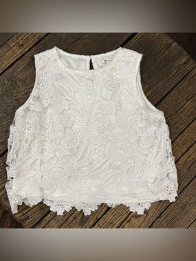 Versona White Floral Lace Sleeveless & Lined Top - Womens Size Medium